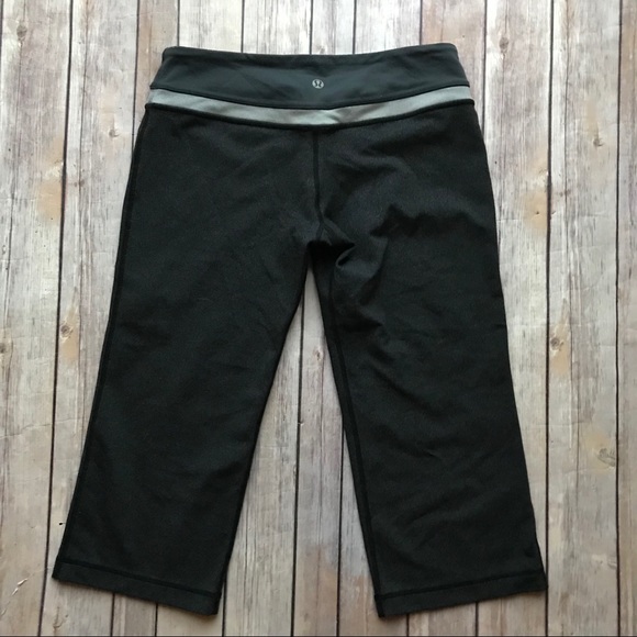SALE Lululemon Capris Legging Size 6 - Picture 8 of 8